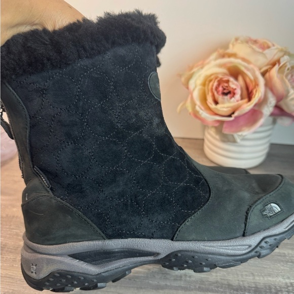 The North Face Primaloft Bella Alta Black Ankle Boots with Fur Trim - Picture 5 of 7